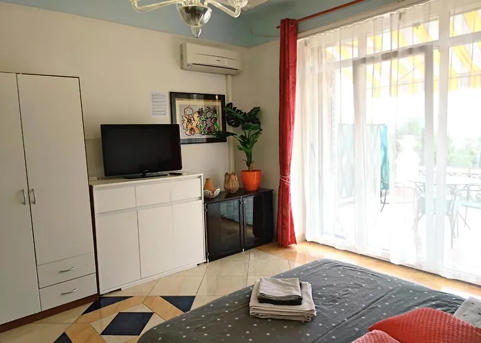 Sea View Apartments In Villa Esperia